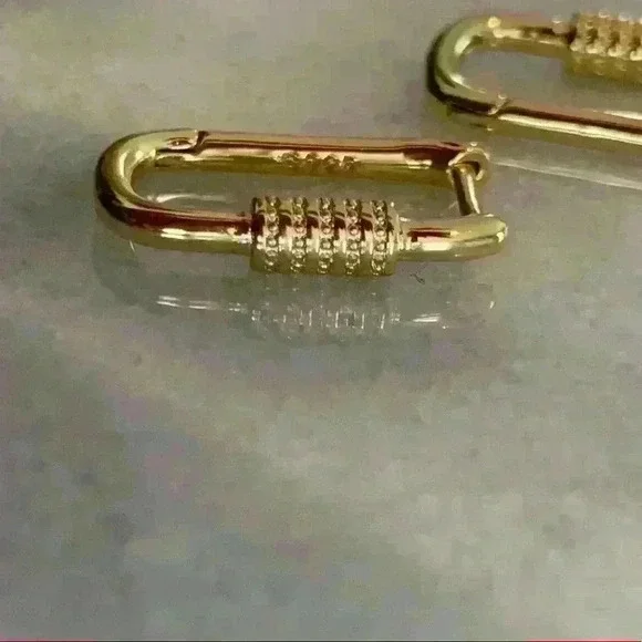 Gold Oval Hoop Earrings 

Brand New - Picture 3 of 4